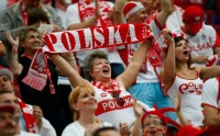 Польского болельщика раздели фанаты команды-соперника